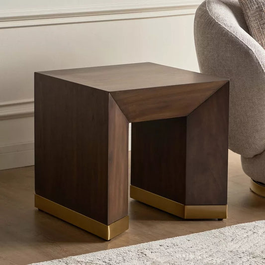 طاولة جانبية كلاسيكية