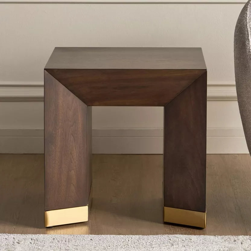 طاولة جانبية كلاسيكية