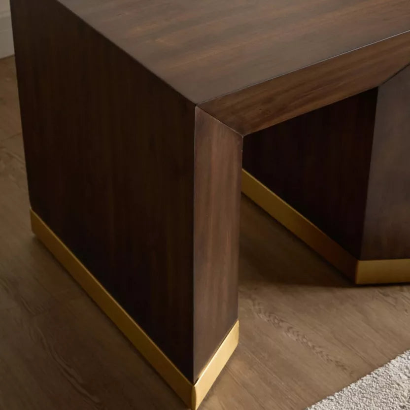 طاولة جانبية كلاسيكية