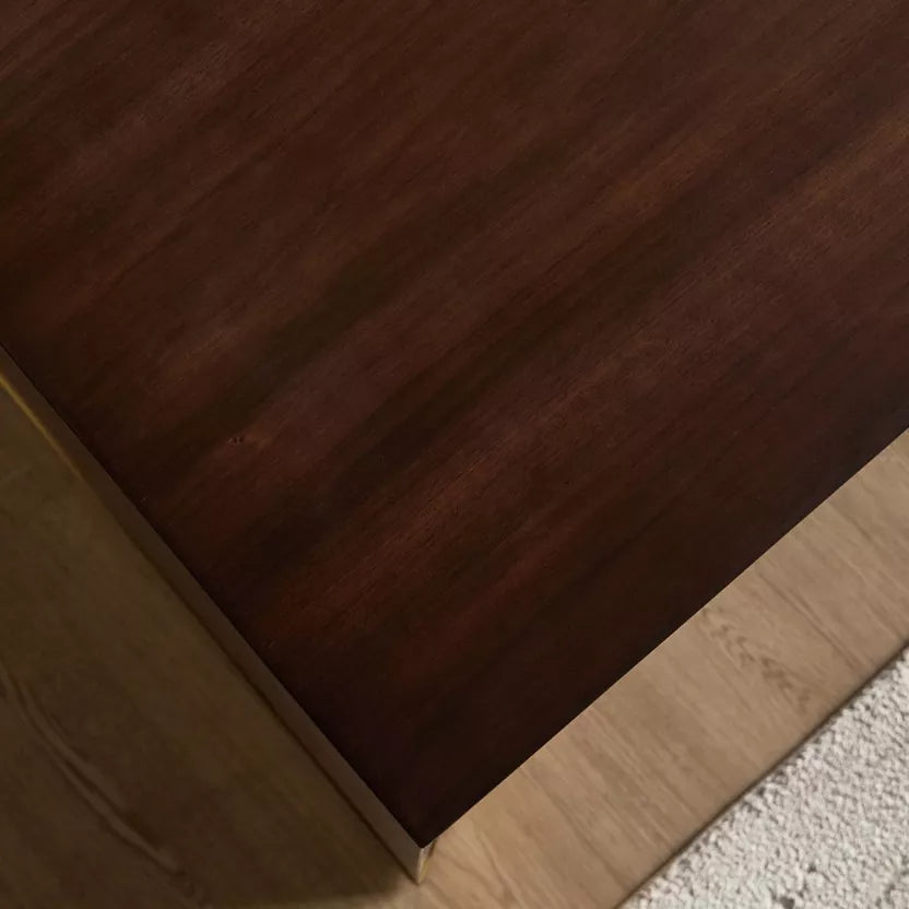 طاولة جانبية كلاسيكية