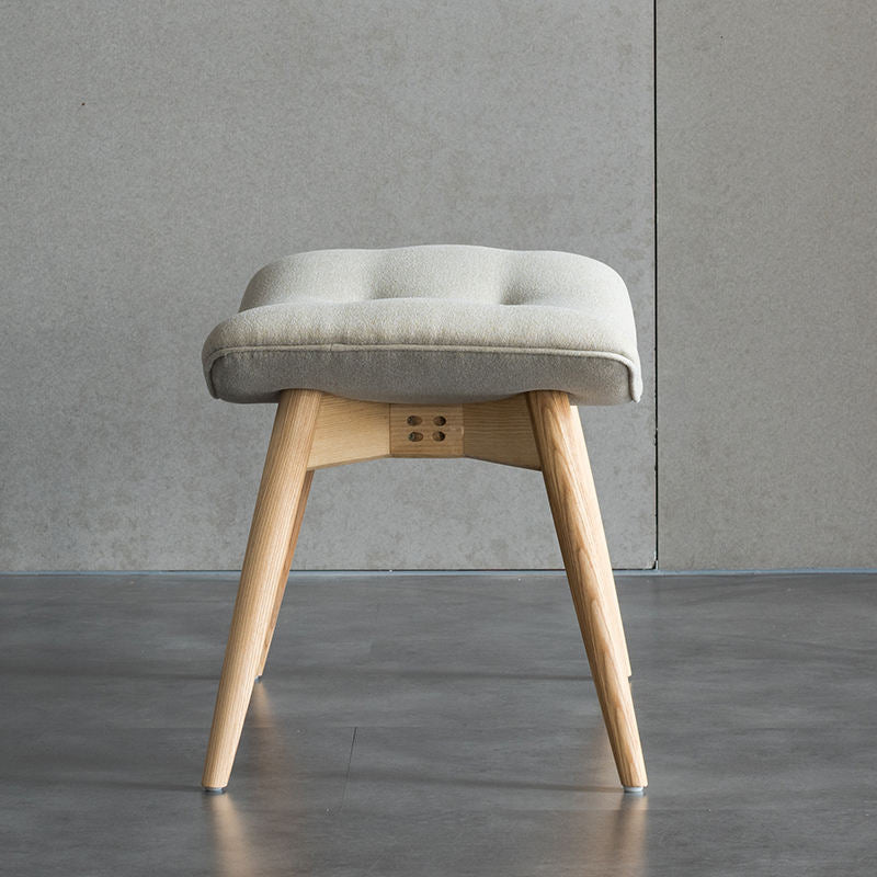 مقعد خشبي معاصر