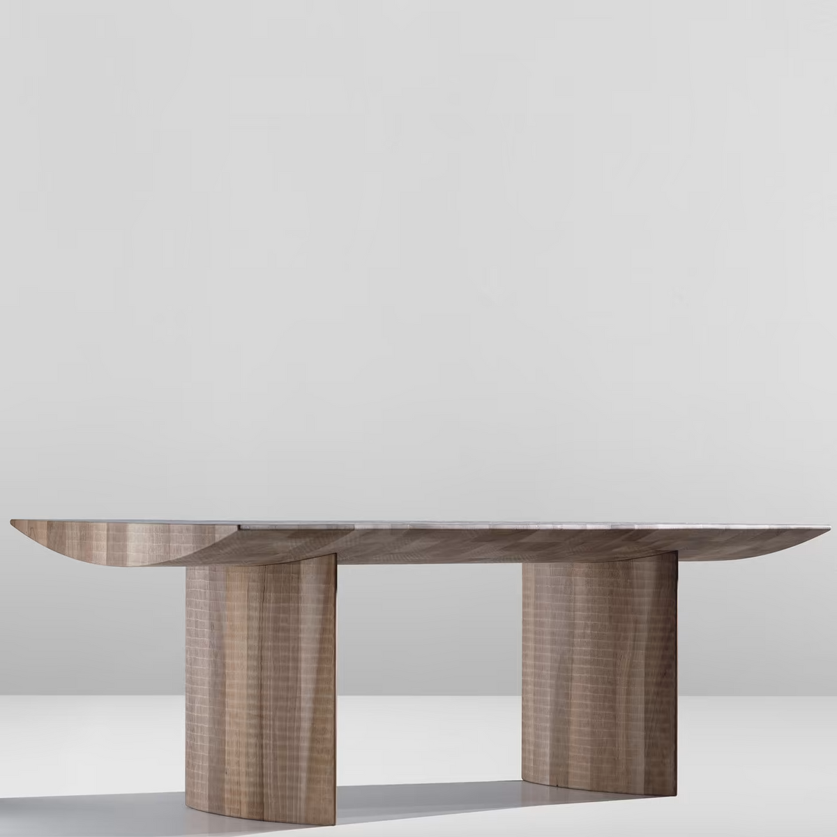 طاولة طعام بتصميم عصري