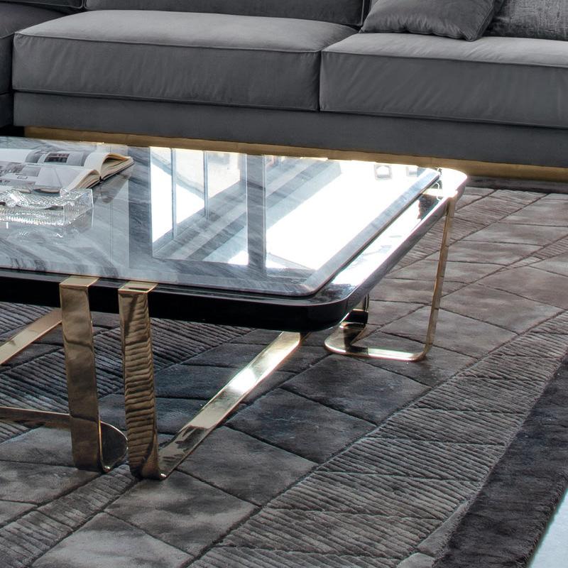 طاولة مربعة فاخرة