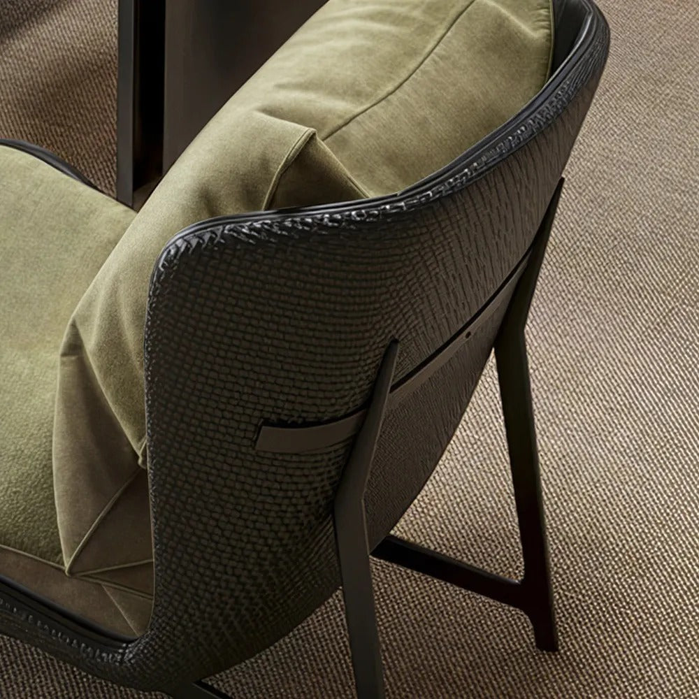 كرسي جلد حديث