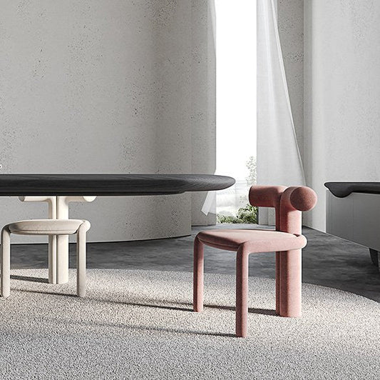 كرسي طعام بتصميم مختلف