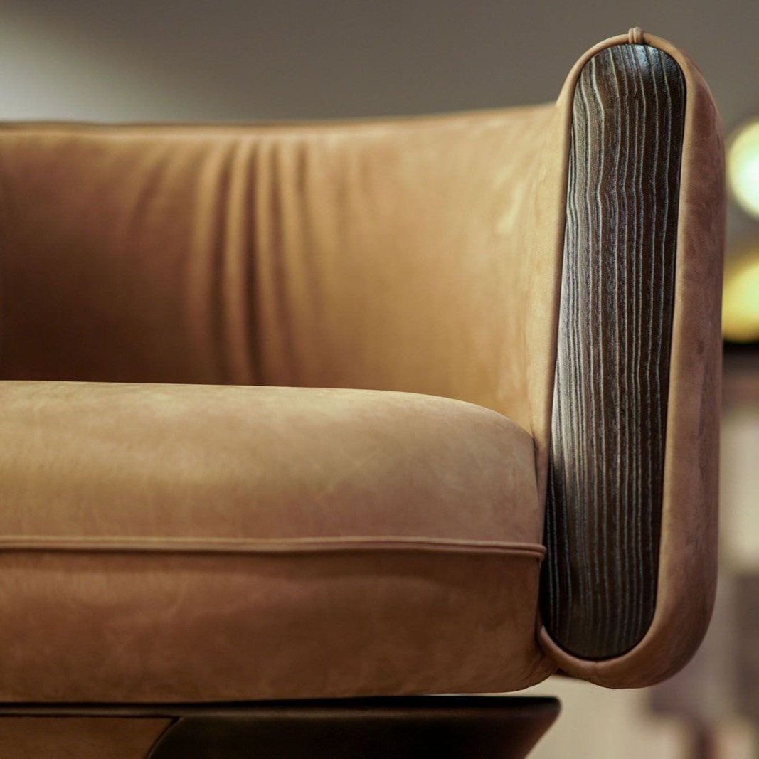 كرسي بذراعين حديث