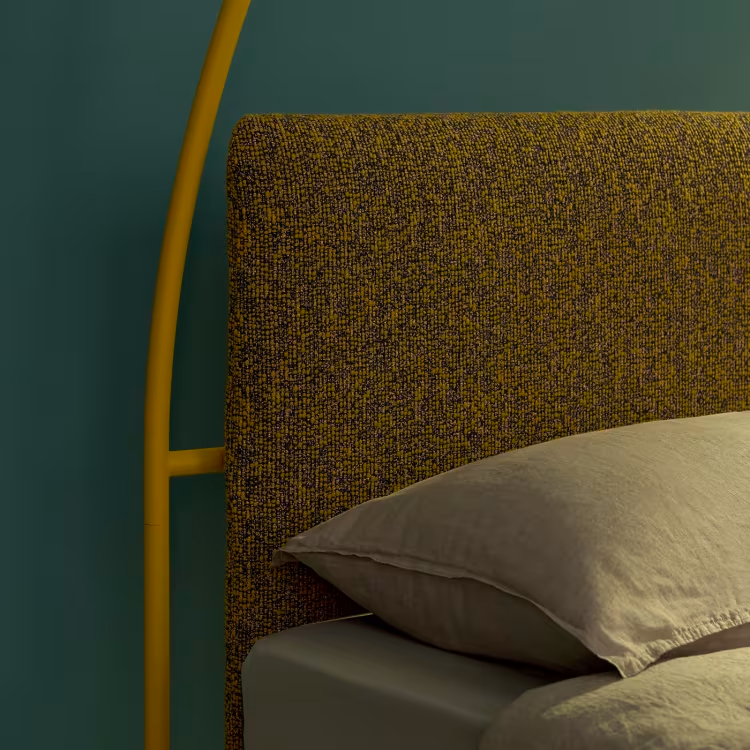 سرير بتصميم فاخر متين