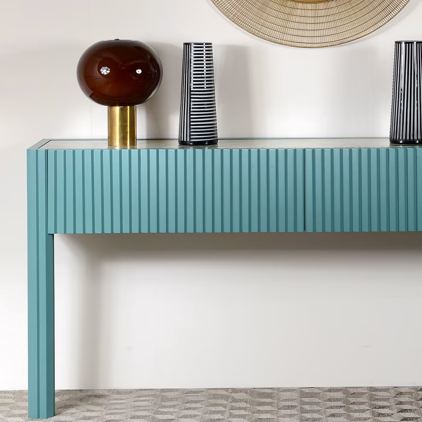 طاولة كونسول باللون السماوي