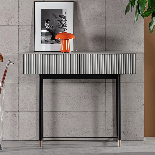 كونسول بتصميم عملي مميز