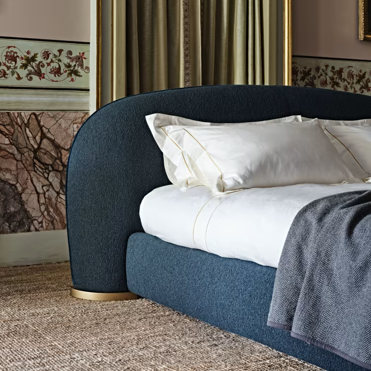 سرير بتصميم راقي مميز