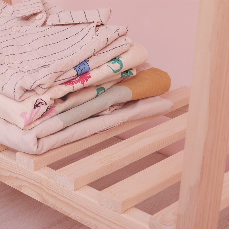 اقتني الان علاقة ملابس للاطفال تصميم خشبي اونلاين | بيوت