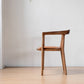 متوفر الان كرسي تصميم خشبي بني بذراعين اونلاين | بيوت