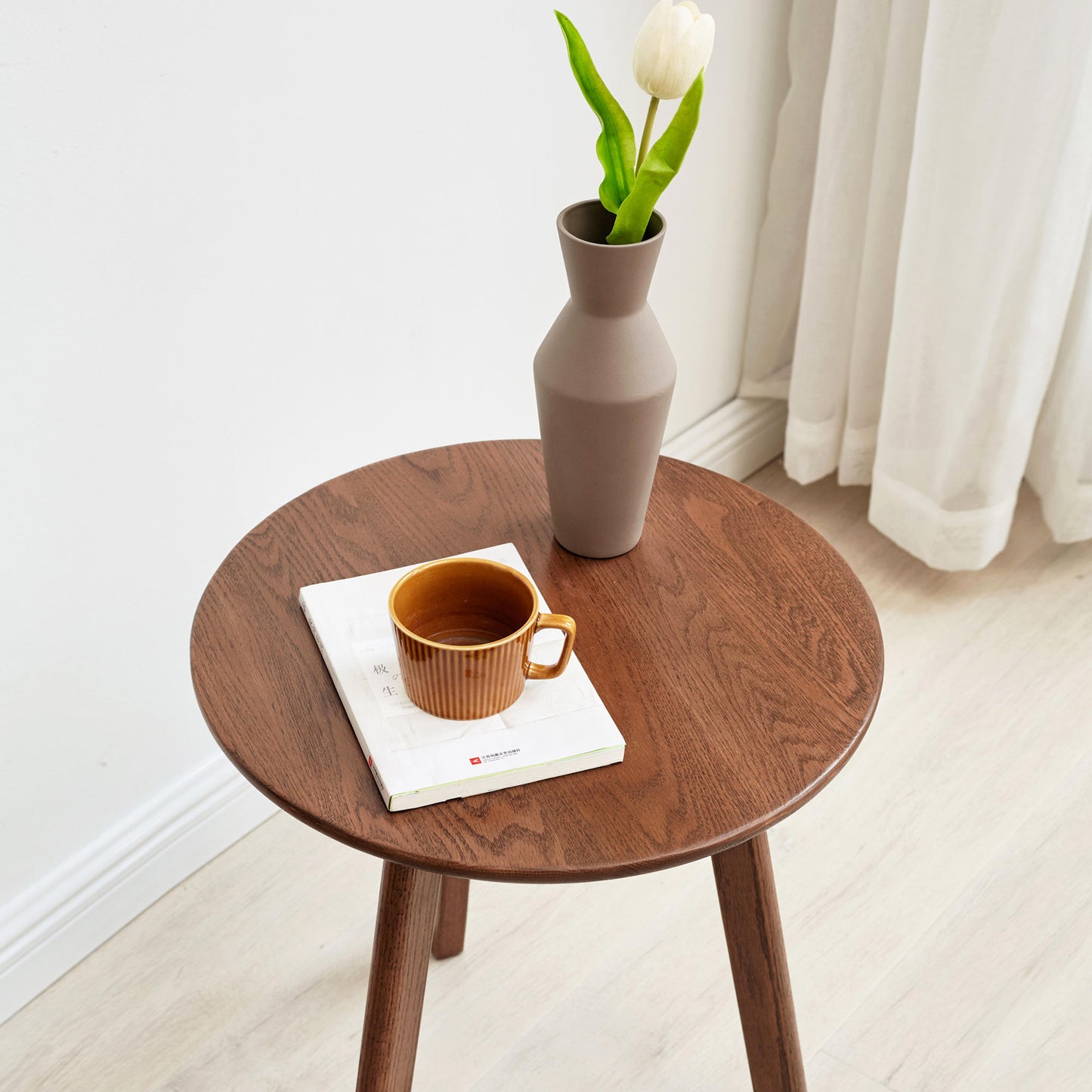 طاولة جانبية خشبي بني