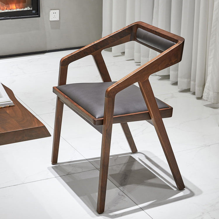 متاح الان كرسي من الخشب بمقعد جلد تصميم مودرن اونلاين | بيوت
