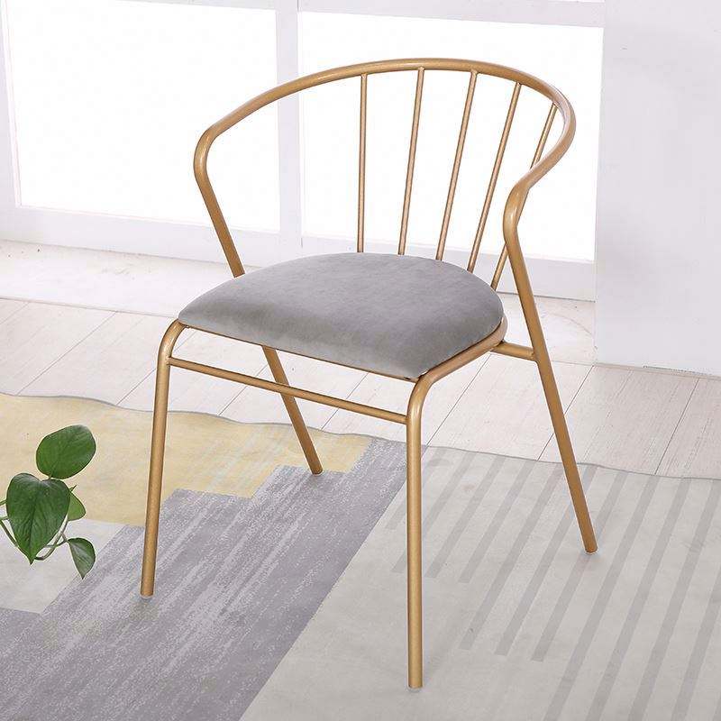 تصفح الان كرسي تصميم ستانلس ستيل باللون الذهبي | بيوت