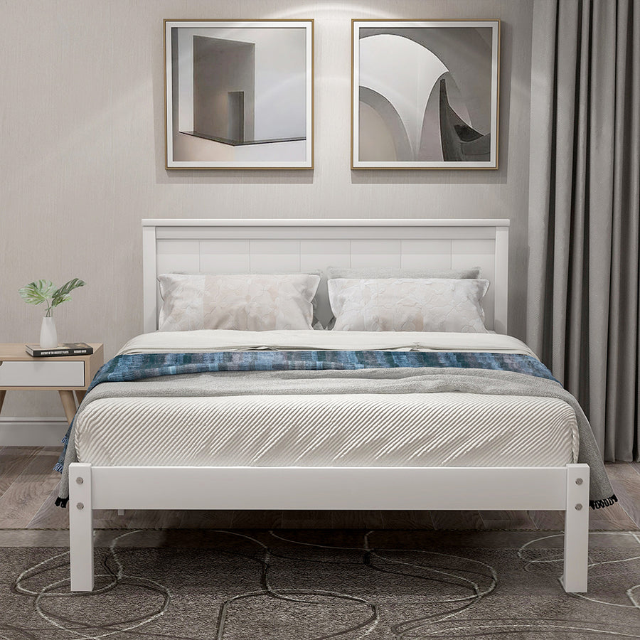 سرير فاخر ابيض بتصميم بسيط
